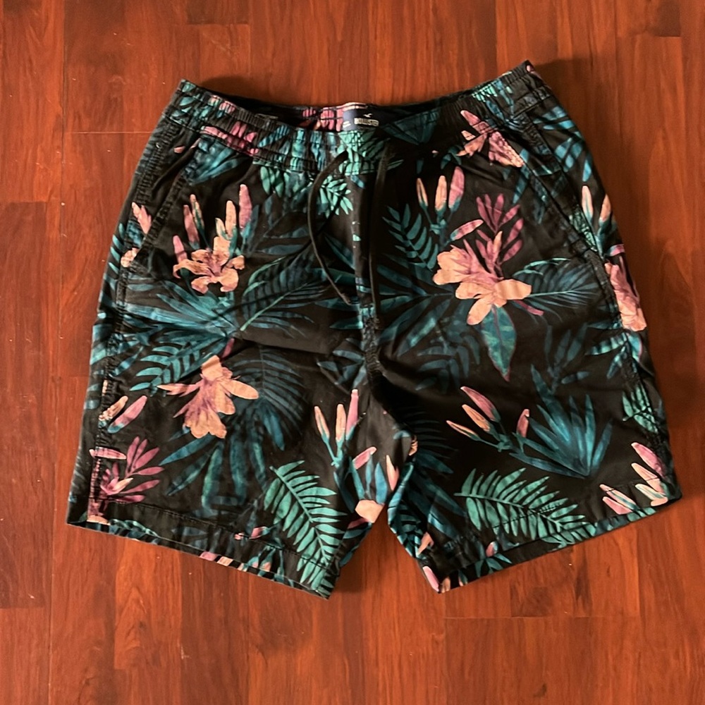 Hollister prep floral jogger short size Large.